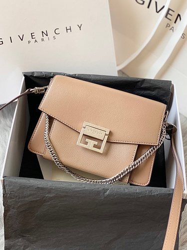 Givenchy-a96d92ba